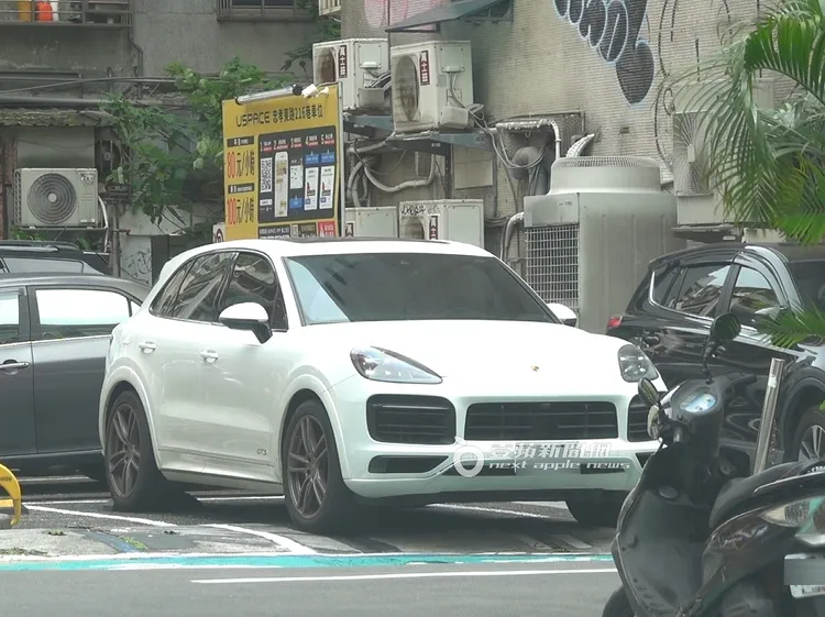 小禎將愛車停在平日每小時要價80元的停車場。特勤中心攝