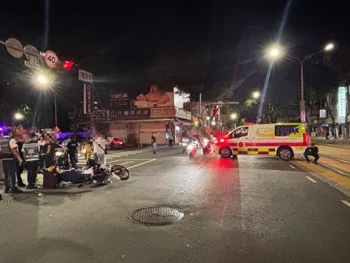 沒聽到警鳴聲嗎？大型重機強碰救護車　騎士擦傷還要重罰