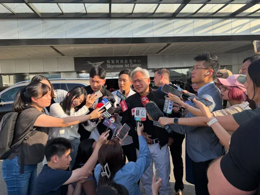 黃仁勳揭兩款晶片「封裝分流」　獲台積電全力支持