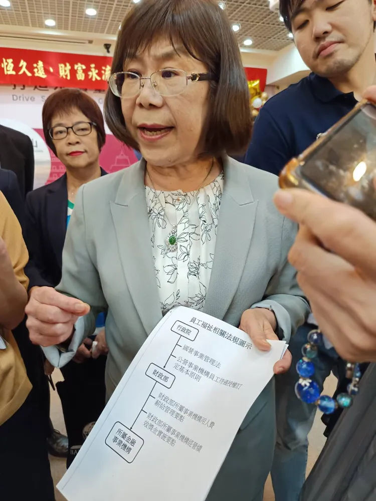 臺銀董事長凌忠嫄呼籲修正《國營事業管理法》，援引憲法增修條文意旨，鬆綁對國營金融事業人員待遇及福利的限制。許麗珍攝