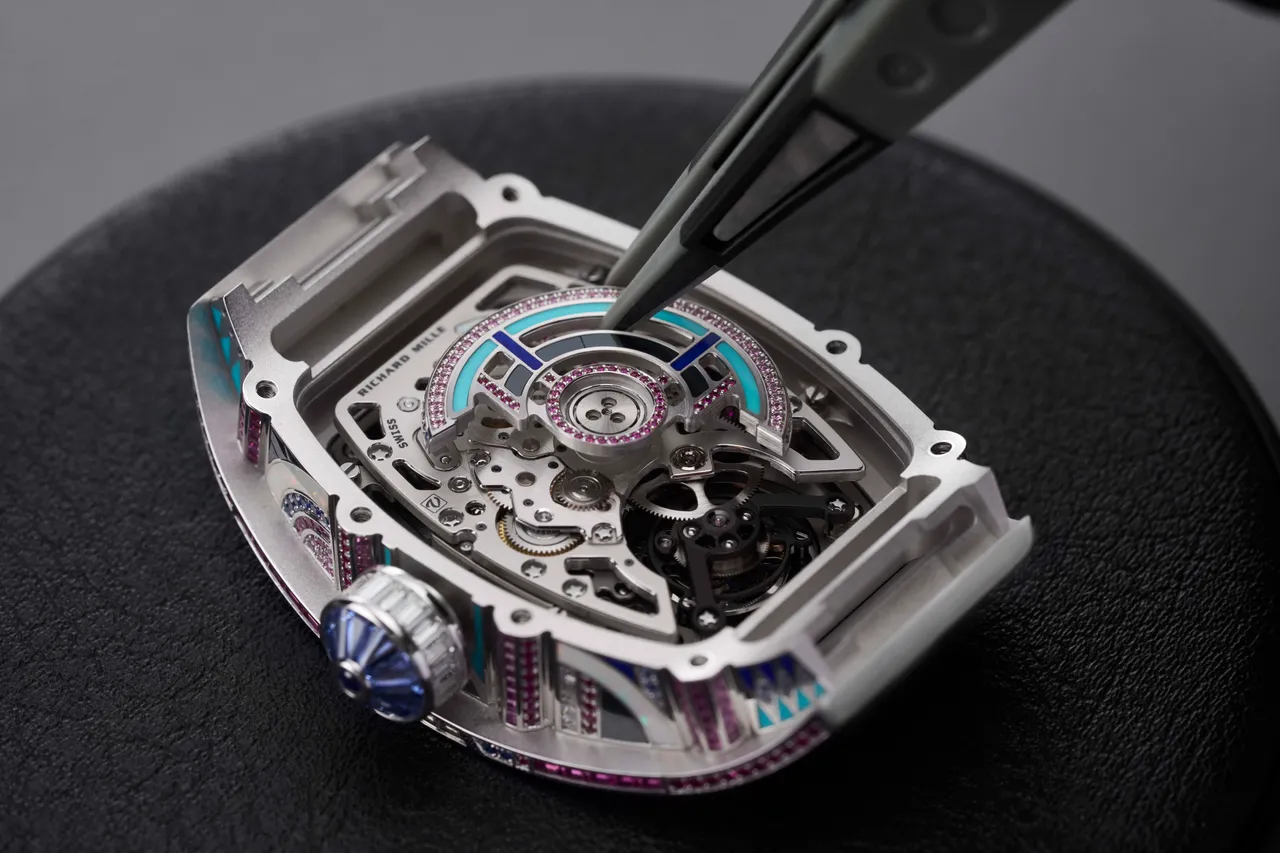 Richard Mille RM HJ-02 自製機芯自動上鍊陀飛輪腕錶組裝圖。品牌提供
