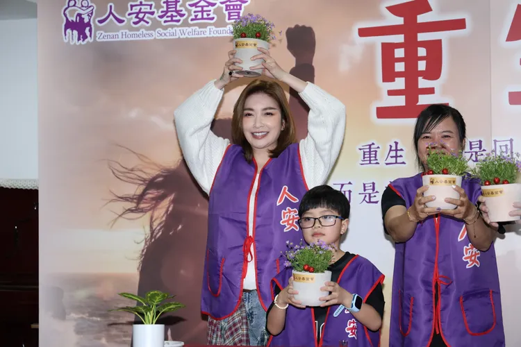 許維恩（左）想把更多愛和溫暖給需要幫助的人。莊宗達攝