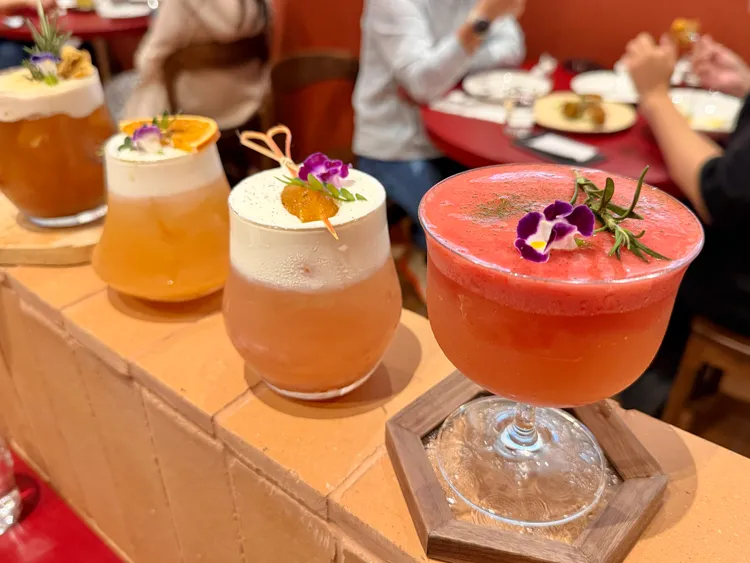 嵩sung原以餐酒系列品項為主，但在漢神洲際店為配合較多親子客群，增加更多軟性飲料選項。莊偉祺攝