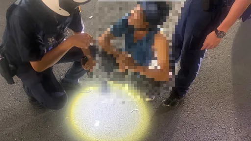 屏東內埔騎士闖紅燈遭警攔查！不配合還掉出這玩意　快篩果然發現問題