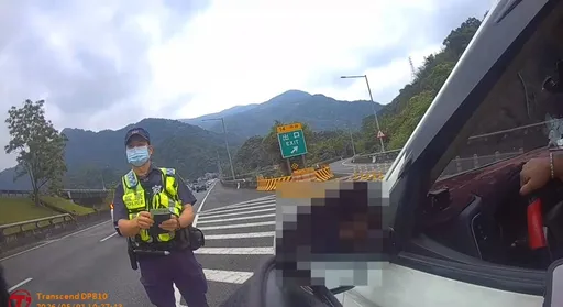 國5坪林段連假管制！出口匝道竟驚見9車「集體逆向」