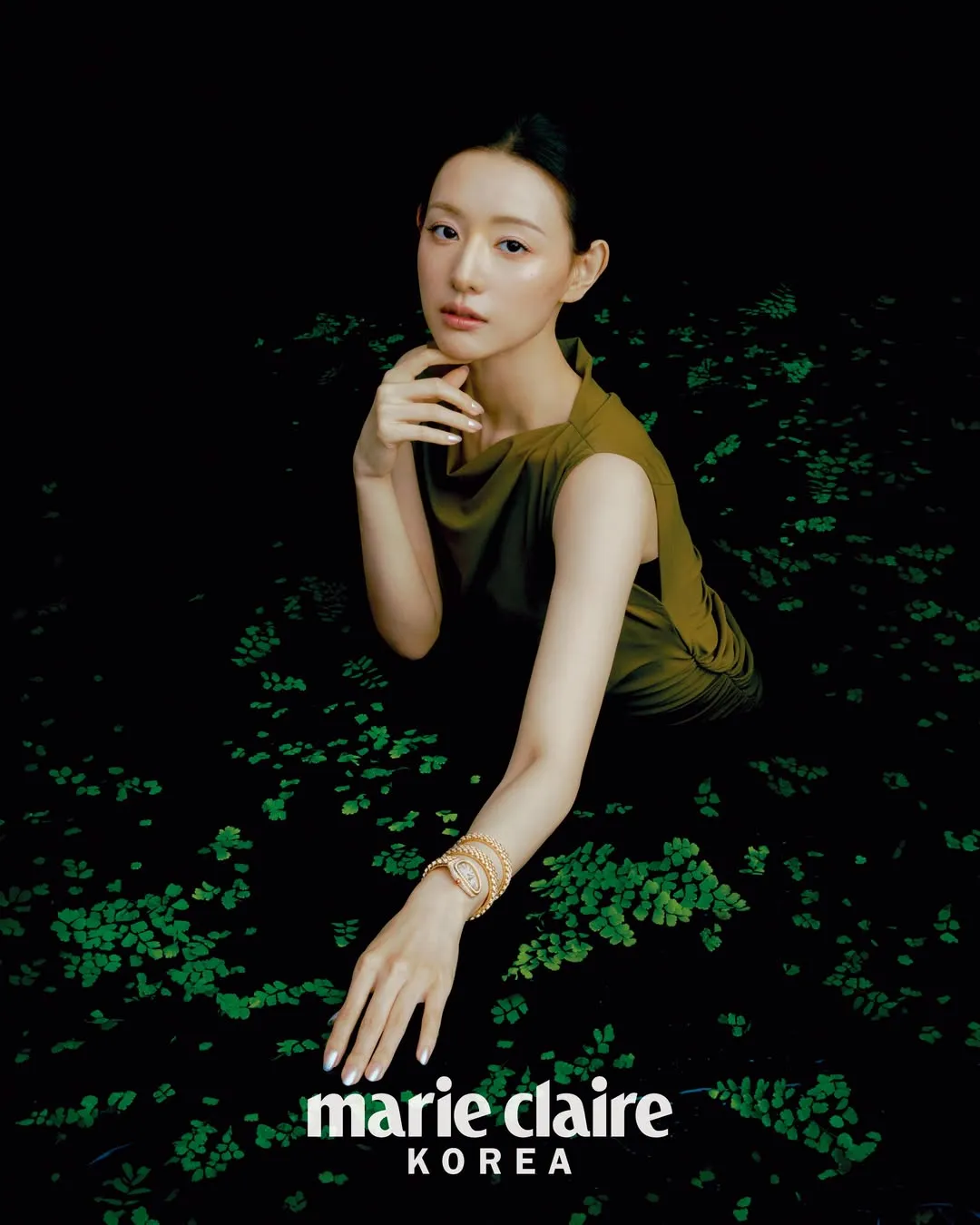 金智媛拍攝韓國版《Marie Claire》封面。翻攝marieclairekorea IG