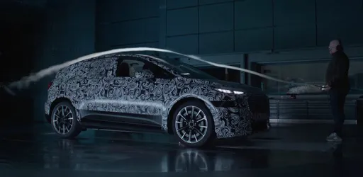 Audi A2 e-tron偽裝測試車曝光　預告今年秋季登場