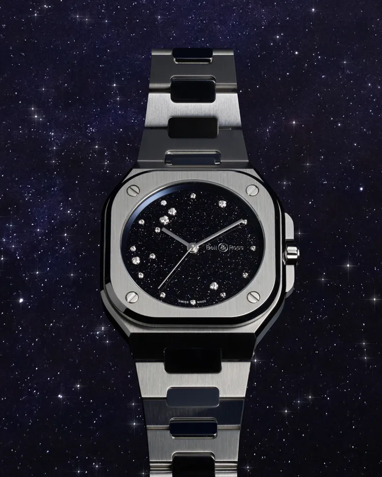 Bell & Ross BR-05 36mm Blue Diamond Eagle，36mm，緞面打磨及拋光不鏽鋼錶殼，藍色砂金石星空盤，緞面打磨及拋光不鏽鋼錶帶，BR-CAL. 329自動機械機芯，動力儲存54小時，防水深度100米，全球限量250只，15萬9000元。品牌提供