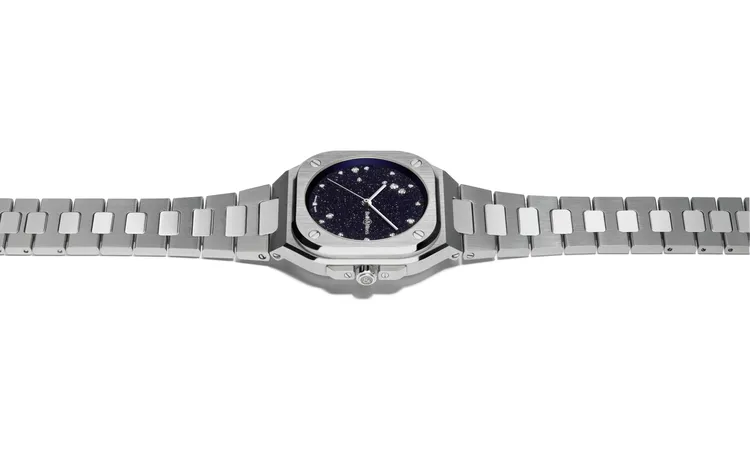 Bell & Ross BR-05 36mm Blue Diamond Eagle，36mm，緞面打磨及拋光不鏽鋼錶殼，藍色砂金石星空盤，緞面打磨及拋光不鏽鋼錶帶，BR-CAL. 329自動機械機芯，動力儲存54小時，防水深度100米，全球限量250只，15萬9000元。品牌提供
