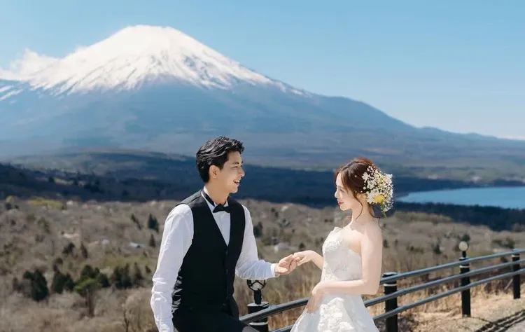 陳天仁與老公一樹在富士山拍絕美婚紗。翻攝陳天仁IG