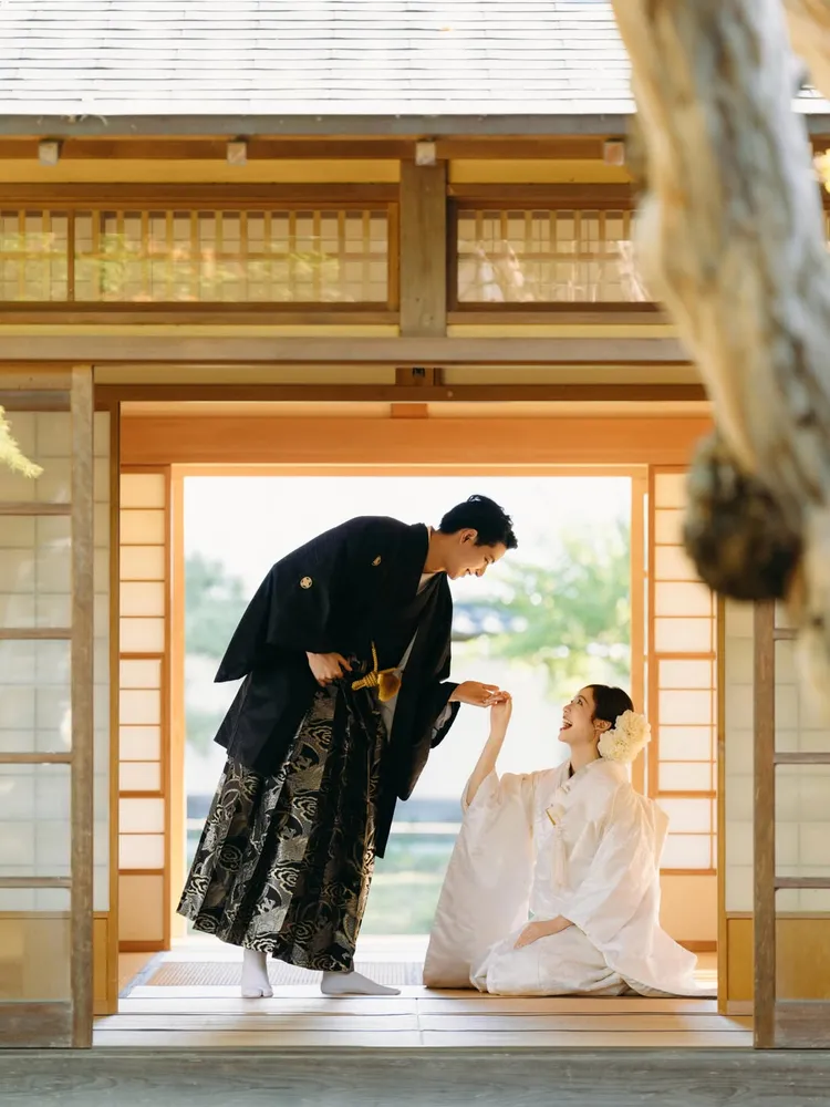 陳天仁與老公對婚紗照很滿意。翻攝陳天仁IG