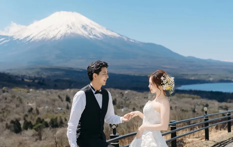 陳天仁富士山拍婚紗太美！日本帥哥YTR老公驚豔「謝謝妳嫁給我」
