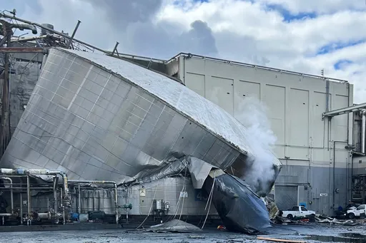 驚悚畫面曝！美化學槽爆炸1死9失蹤　至少10人受傷