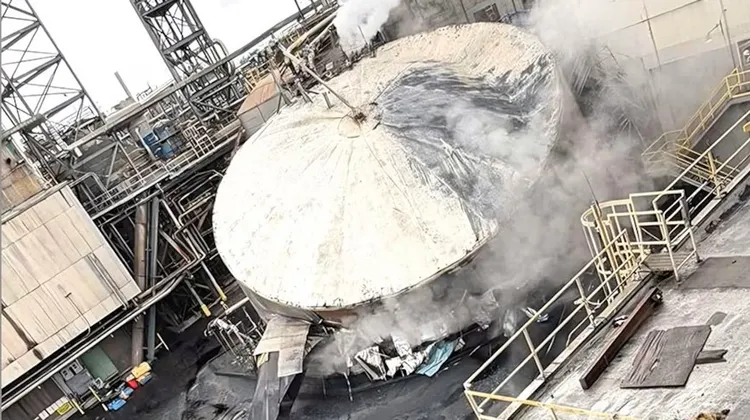 美國華盛頓州日本製漿造紙與液體包裝公司的化學品儲槽爆炸。翻攝臉書Cowlitz County News