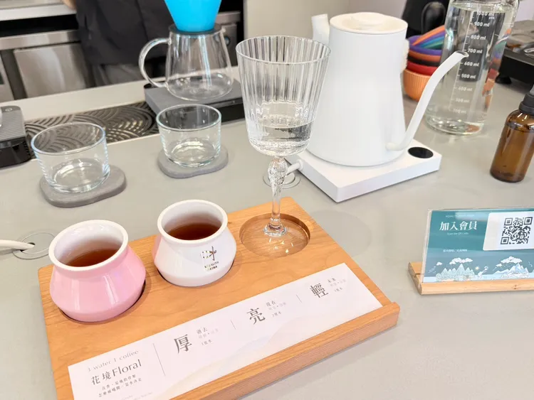 1樓空間可以品嘗到「三種水沖泡一支咖啡豆」的多樣風味。莊曜聰攝