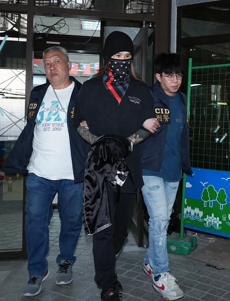 網紅經紀人陳昱中移送士林地檢署。彭欣偉攝