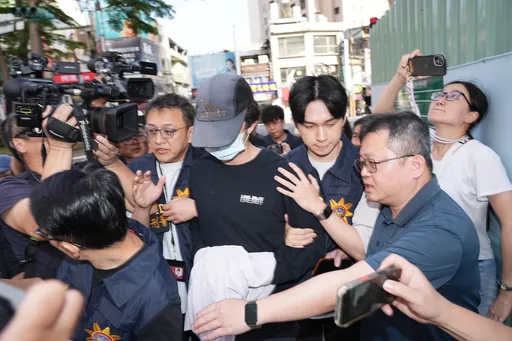 孫安佐戴帽低頭移送士檢！神情木愣不發一語