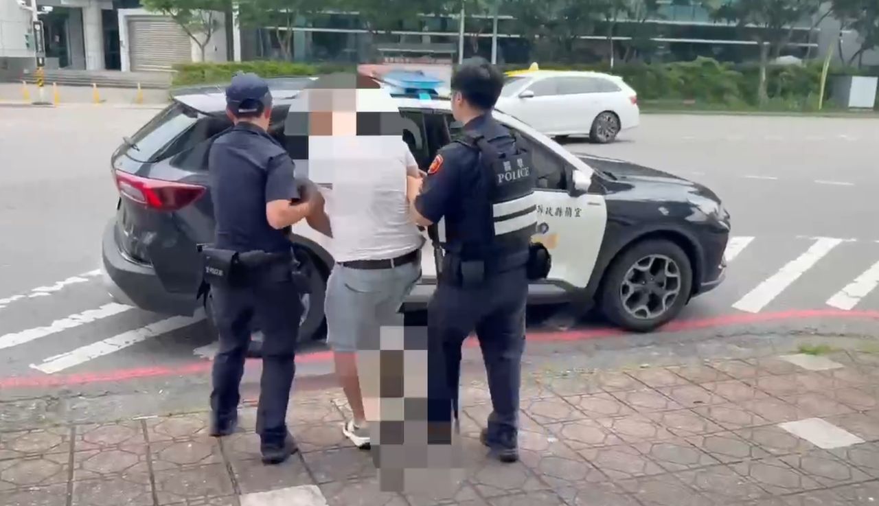 偷賓士又毒駕!宜蘭男拒檢狂飆 遭警攔截搜出喪屍煙彈