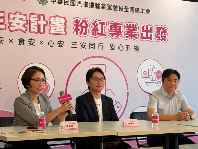 foodpanda公共關係暨公共事務總監郭昕宜（左起1）表示，尚未討論漲價措施。莊偉祺攝
