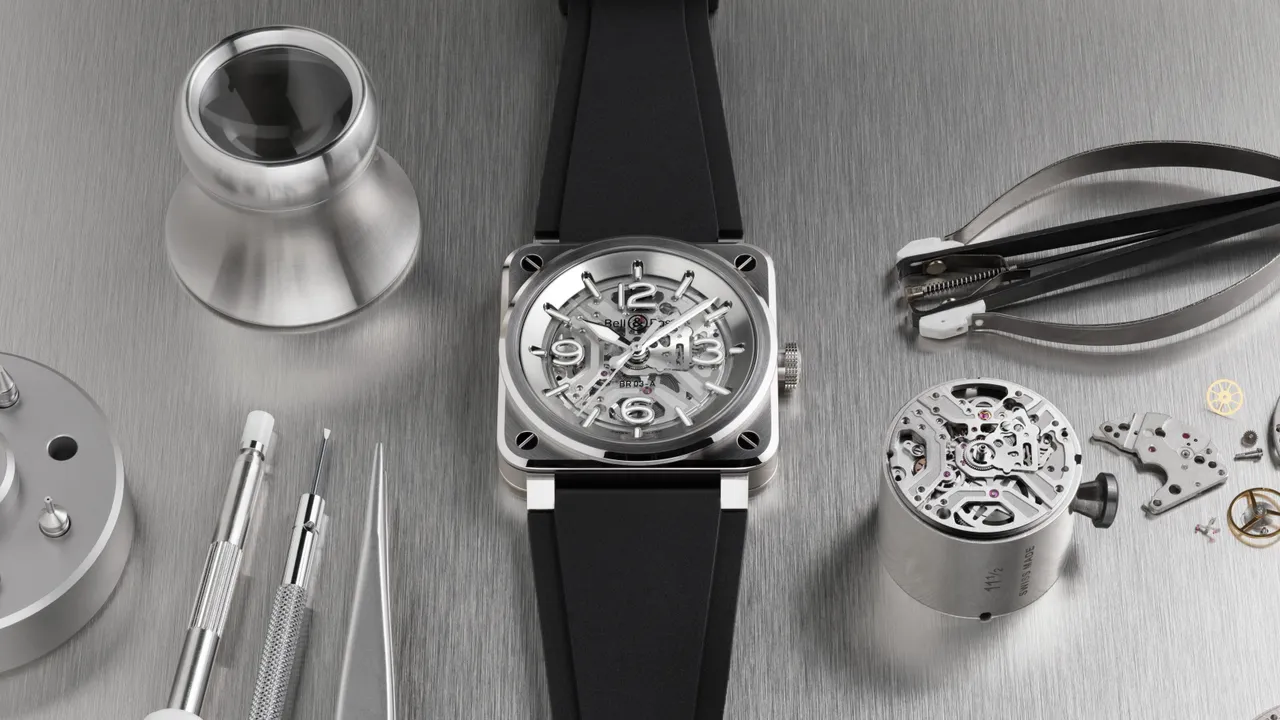 Bell & Ross BR-03 Skeleton Steel，41mm，緞面打磨及拋光不鏽鋼錶殼，鏤空透明夾板錶盤，黑色橡膠與超強韌黑色合成織布錶帶，BR-CAL.328自動機械機芯，動力儲存54小時，防水深度100米，18萬5000元。品牌提供