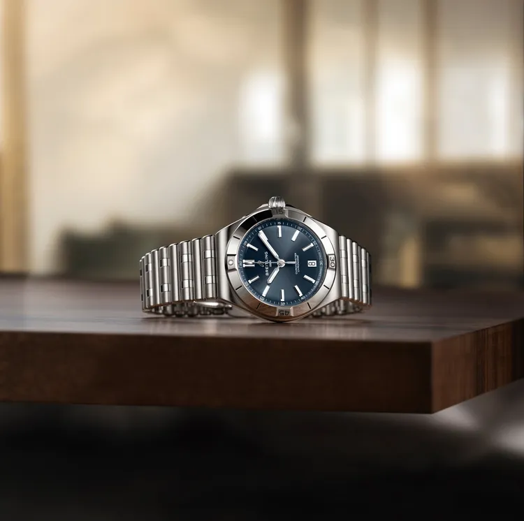 百年靈CHRONOMAT B31 AUTOMATIC 40自動腕錶，精鋼錶殼，白色、藍色或綠色錶盤，精鋼Rouleaux錶鍊，百年靈B31型自製機芯，動力儲存78小時，防水深度200米，19萬5000元。品牌提供
