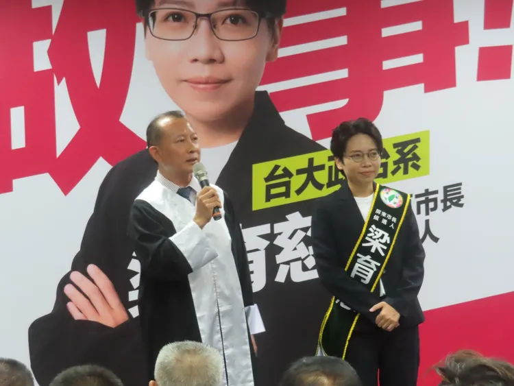 前屏東縣律師公會理事長林朋助相信梁育慈能把服務經驗轉化為市政治理能力。翻攝畫面