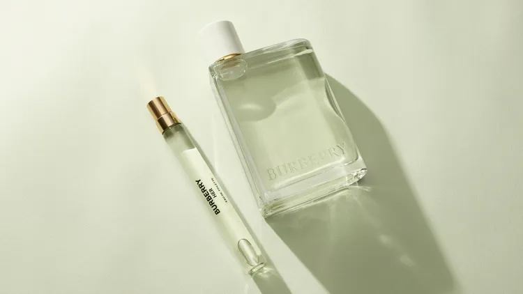 BURBERRY HER晨曦之翼淡香水，30ml／2700元、50ml／3900元、100ml／5500元。品牌提供