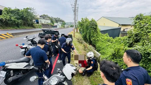 一路擦火花！毒駕男撞爆電信箱「路邊換胎」續逃　淡水警1小時火速圍捕