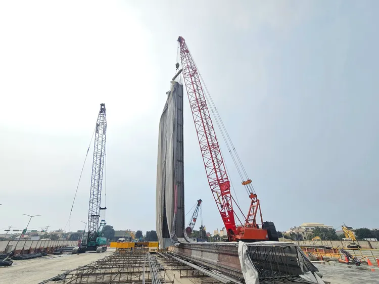 RL3站連續壁鋼筋籠施工作業。高市捷運局提供