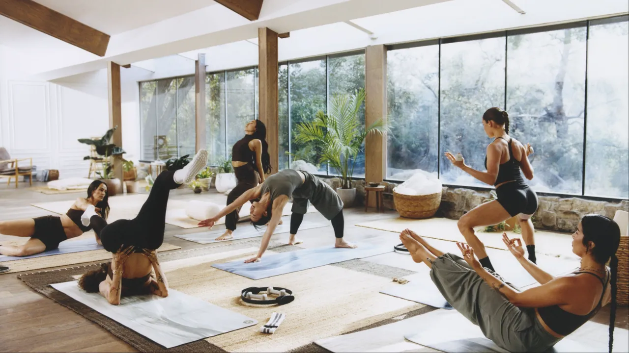 lululemon推出全新瑜伽與皮拉提斯系列服飾。品牌提供