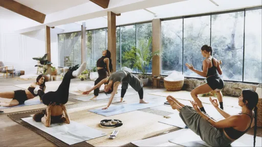 lululemon發表全新瑜珈服　告別尷尬線、修飾腿型超顯瘦