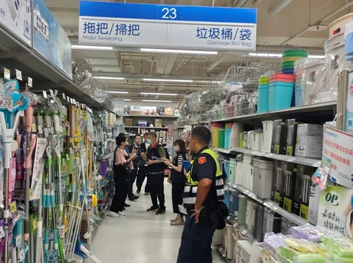 防範塑膠袋之亂！檢調再查訪家樂福　盤查民生塑化製品供應情形 
