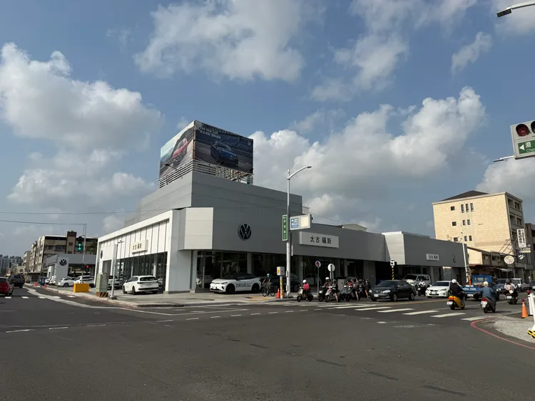 頂誠建築團隊在不到半年時間先後購入三塊土地，當中包括衛武營第一排佔地1383坪，總價12.88億元土地。葉家銘攝