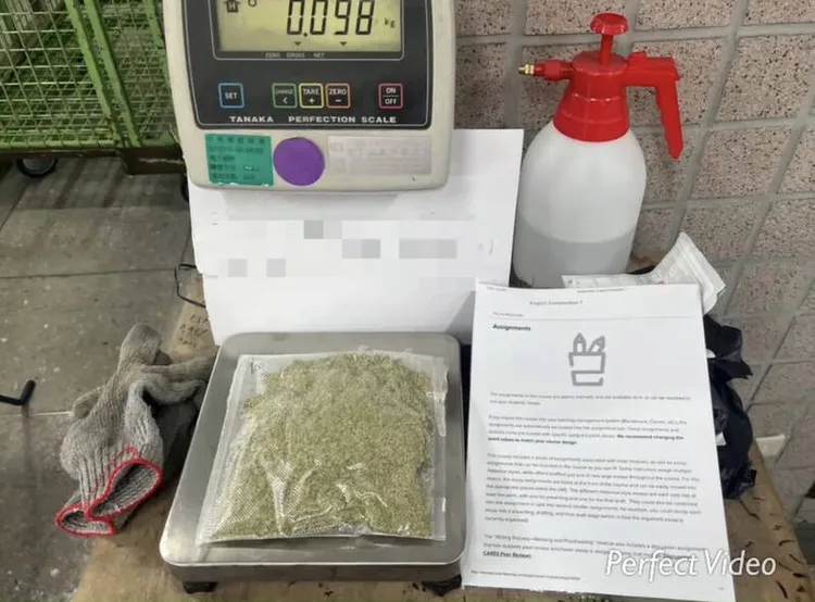 警方在國際包裹中查獲大麻1115.8公克大麻。翻攝照片