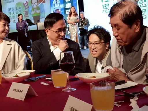 陳水扁目睹1幕　曬照斷言北市長「沈伯洋一定逆轉勝！」