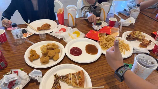 婚禮包3600竟吃「冷掉的麥當勞」　網傻眼：擺明要搶你又要速食侮辱