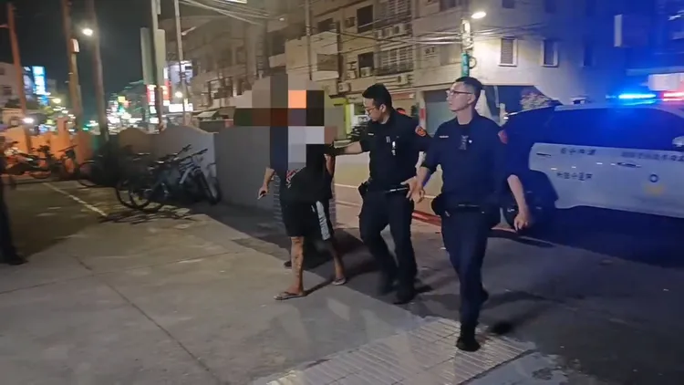 警方在岡山柳橋西路發現該犯嫌，旋即將其帶返所調查偵辦。翻攝畫面