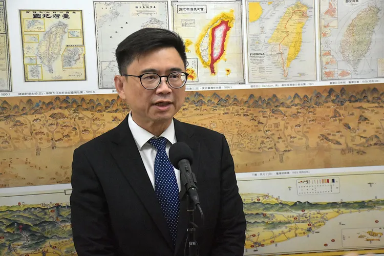 賴瑞隆對此表示，立委與議員都是不分黨派服務鄉親，非常感謝曾議長對他表示支持。翻攝畫面