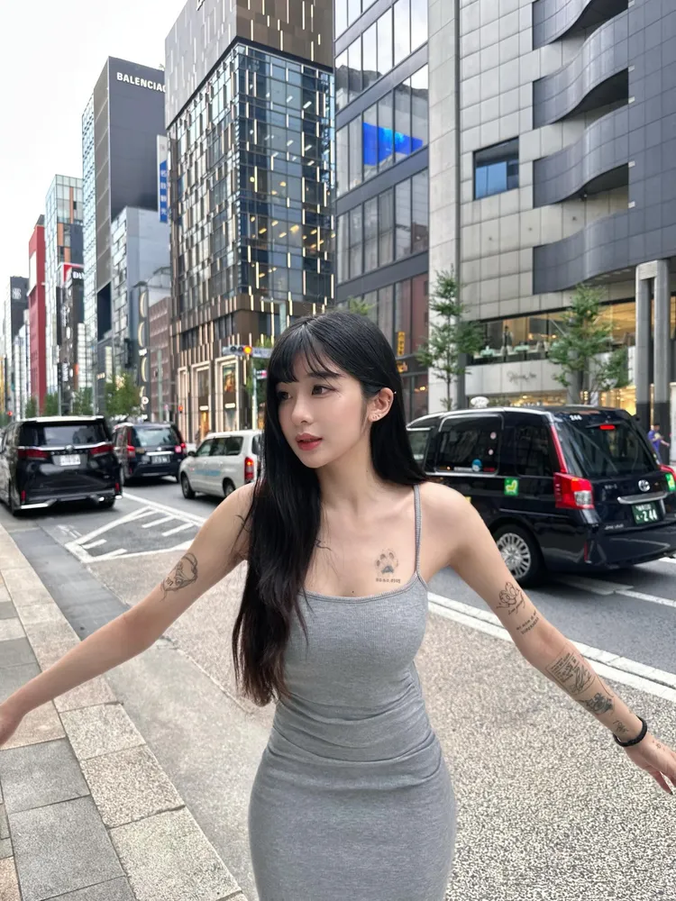已故音樂人袁惟仁女兒袁融（梓蛋），外型亮眼、被指撞臉啦啦隊女神李珠珢。翻攝梓蛋Threads