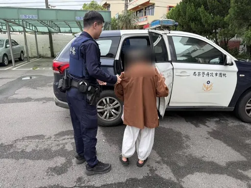南部阿嬤「北漂」跟兒住卻迷路！　蘆警溫馨陪伴、憑記憶拼圖助返家