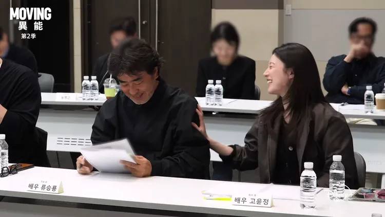「父女檔」柳承龍（左）、高允貞互動熱絡。翻攝YouTube