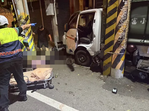 火鍋店父女打烊遭撞死　畫面曝光！小貨車疑毒駕