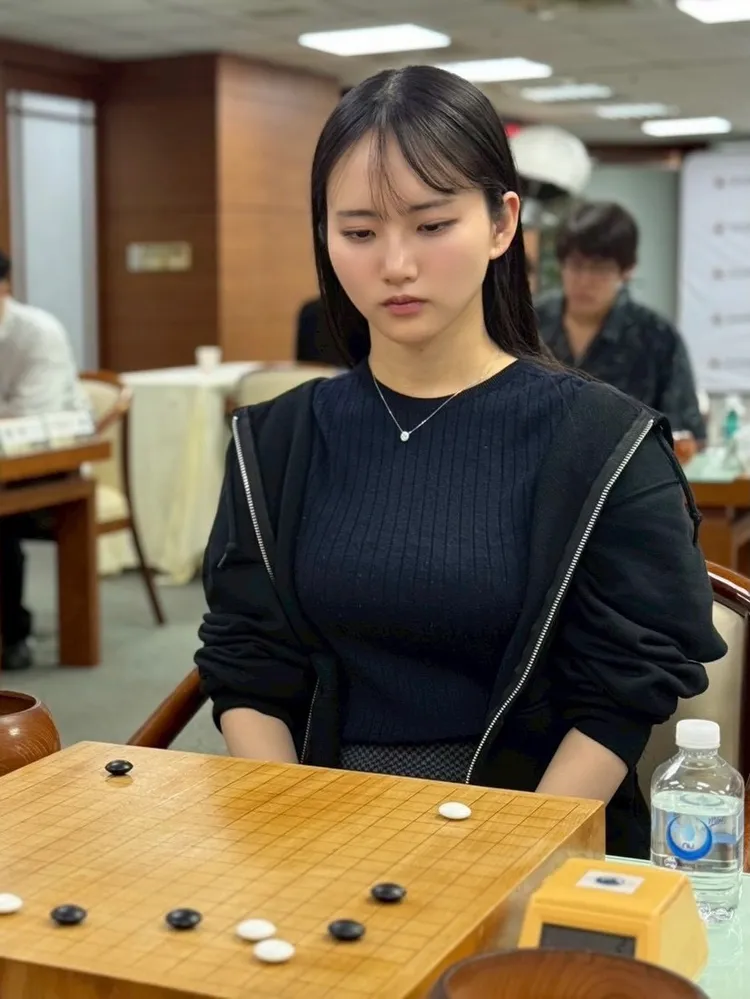 三島響分享來台參賽照片，網友以為是AI圖。翻攝自三島響IG