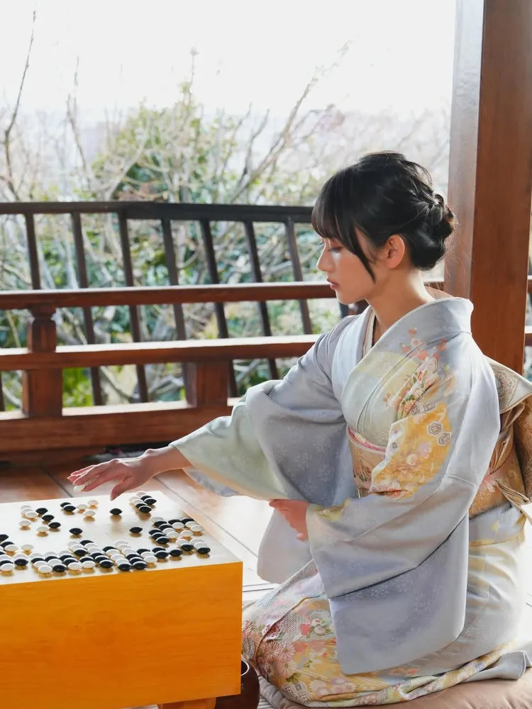 下棋中的三島響。翻攝自三島響IG