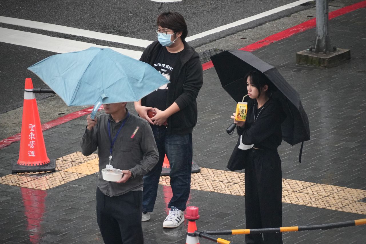 2道鋒面接力!未來3天降雨熱區由北往南移動