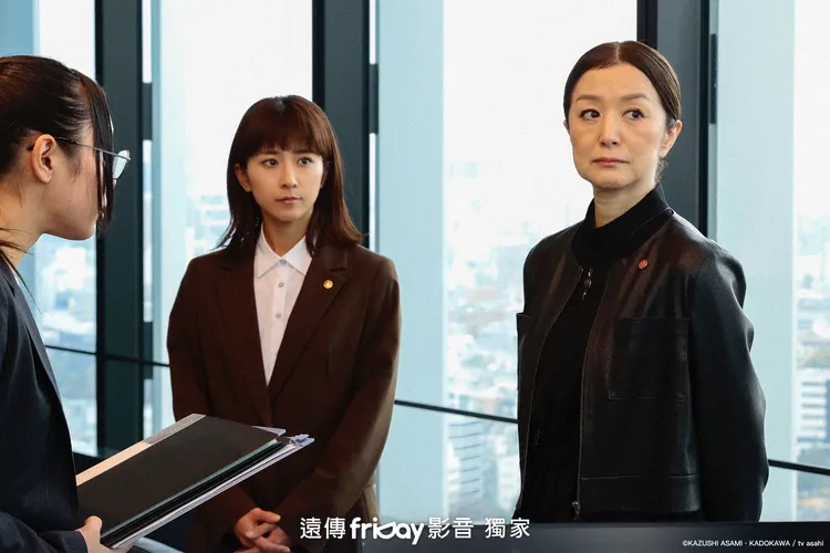 黑島結菜（左）、鈴木京香。friDay影音提供