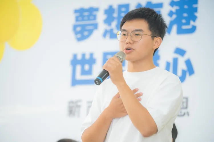 黃騰憲現年25歲，就讀臺灣大學政治學研究所。翻攝畫面