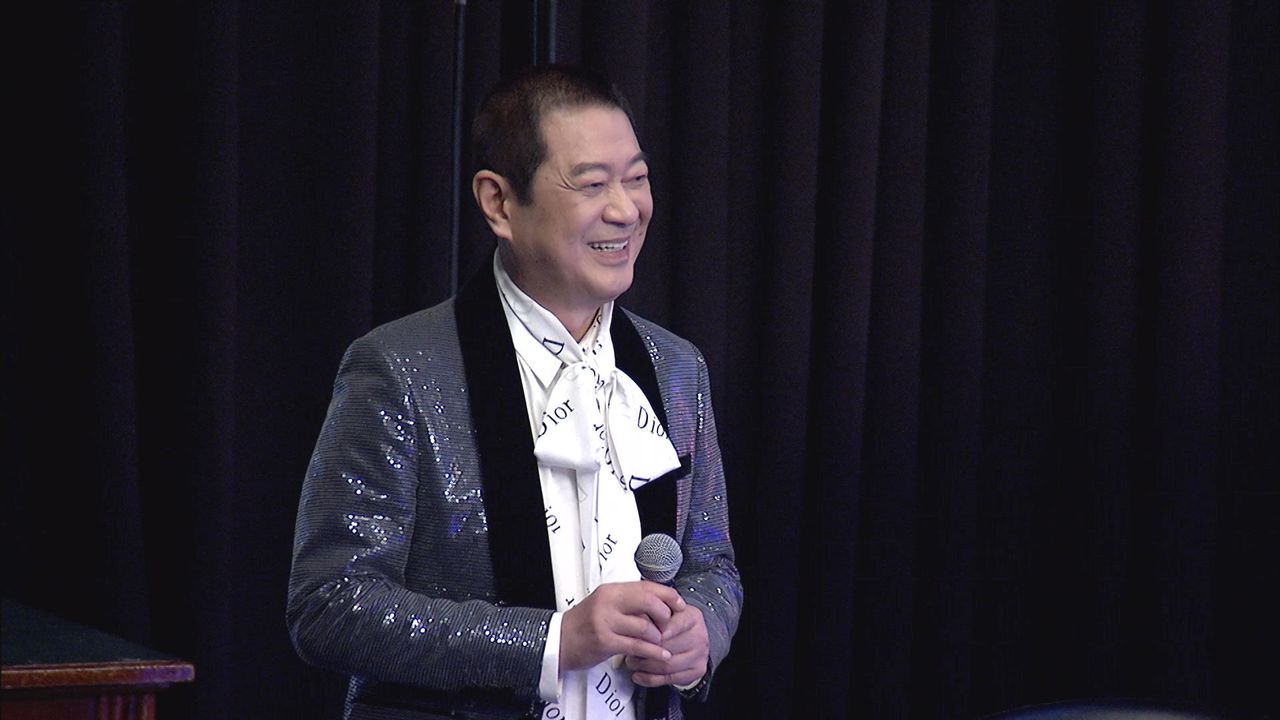 《綜藝一級棒》康康曝光歌王蔡小虎帥照 許志豪吐槽:從故宮拿出來的吧