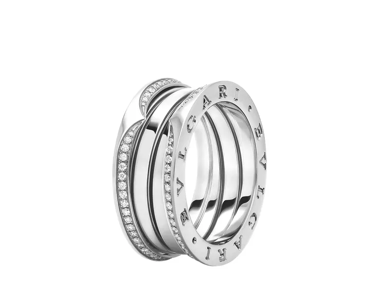 BVLGARI B.ZERO1 NEW WAVE系列白金三環鑲鑽戒指。品牌提供