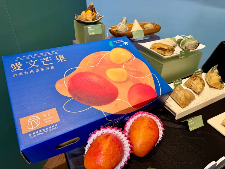 水果禮盒方面，今年玉荷包荔枝價格有上漲趨勢，但芒果則是盛產可把握入手。莊偉祺攝